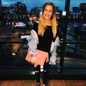 BLACK OFF THE SHOULDER 1/4 SLEEVE TOP